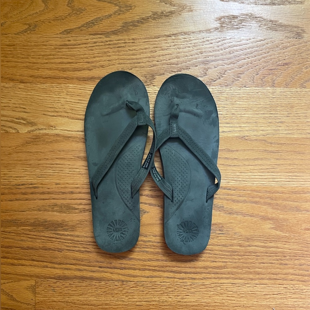 Ugg Gray Suede Sandals